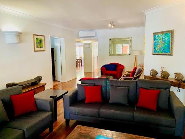 Beachview Apartments At Villa Paradiso ปาล์มโคฟ ภายนอก รูปภาพ