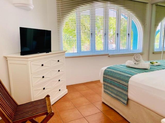 Beachview Apartments At Villa Paradiso ปาล์มโคฟ ภายนอก รูปภาพ