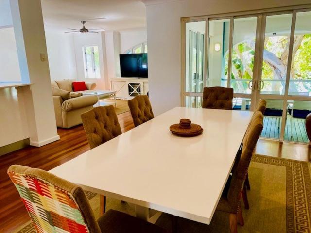 Beachview Apartments At Villa Paradiso ปาล์มโคฟ ภายนอก รูปภาพ