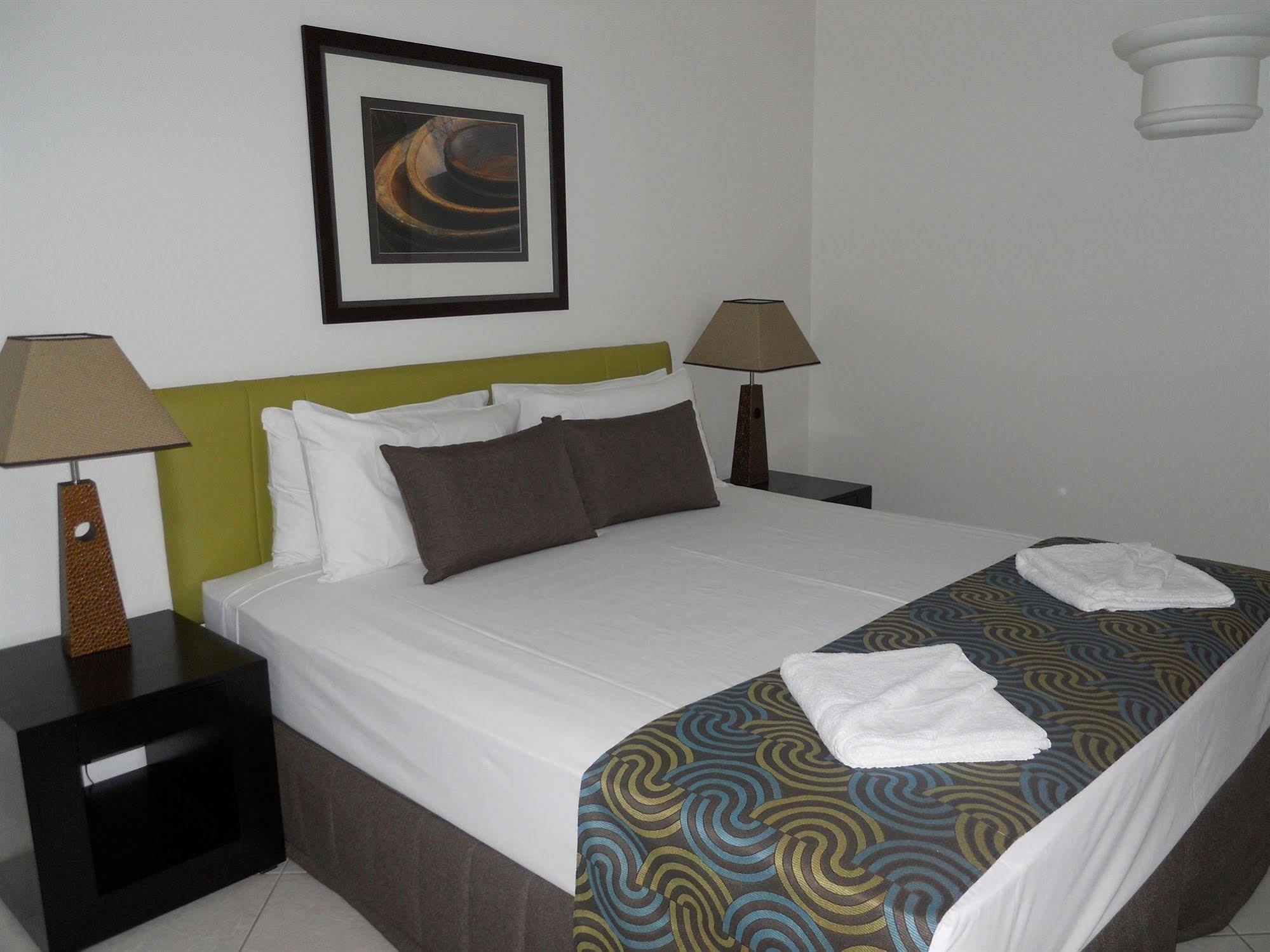 Beachview Apartments At Villa Paradiso ปาล์มโคฟ ภายนอก รูปภาพ